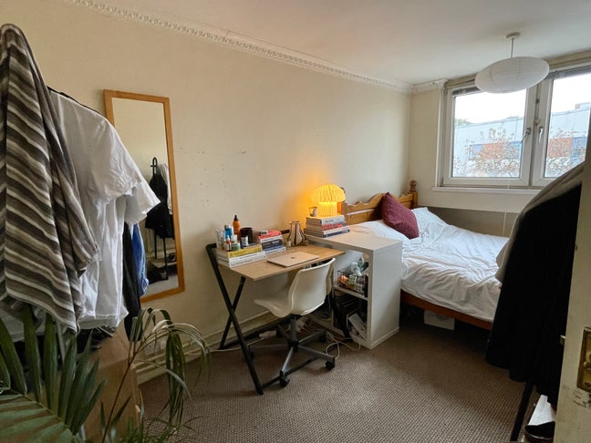 Double room in east London flat Main Photo