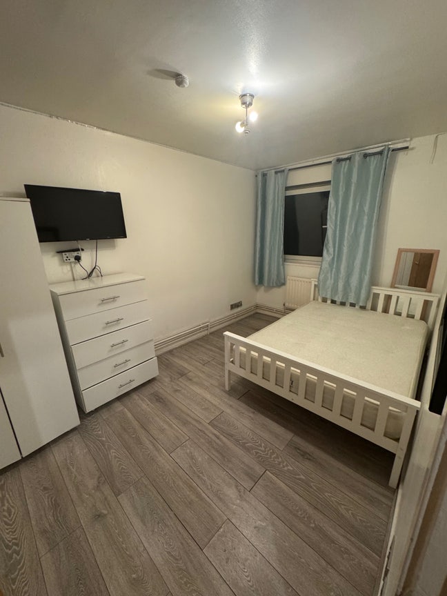 Double Room in Roehampton - Suitable for couples  Main Photo