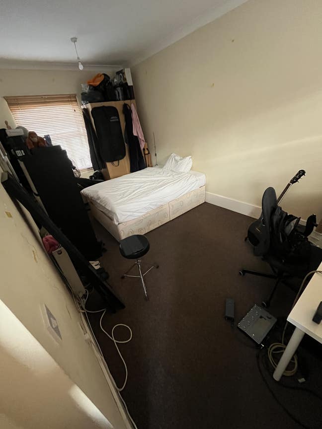 Spacious Double Room - 10 Minute Walk to Tube Main Photo
