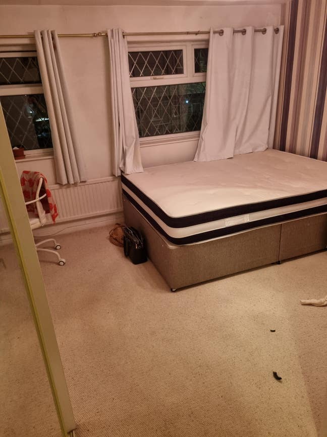 Large 5.5m square bedroom with king-size bed Main Photo