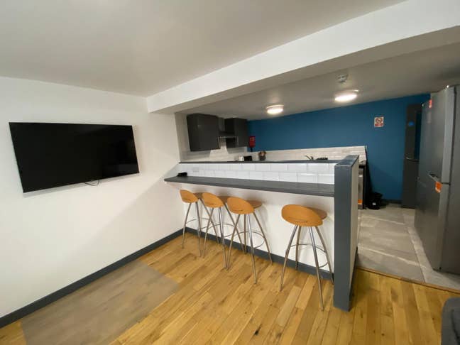 🏙️ Luxury 5-Bedroom Apartment – Liverpool City  Main Photo