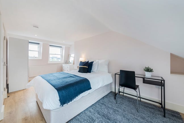 Stunning ensuite in Shepherds Bush Main Photo