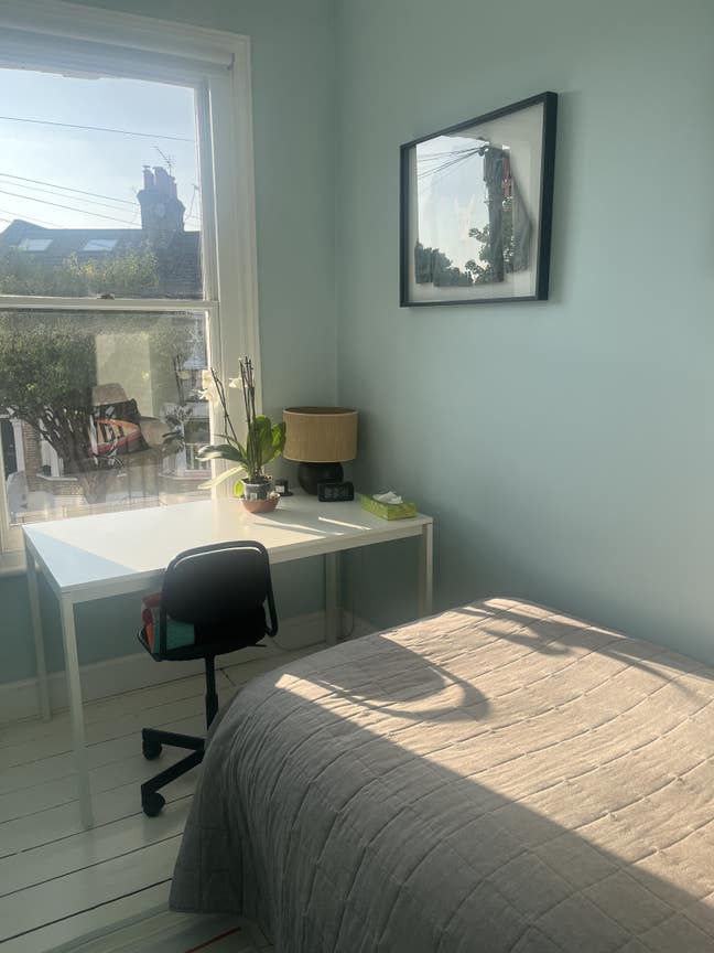Mon-Friday Only . Female Lodger. Sunny Single Room Main Photo