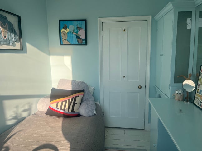 Mon-Friday Only . Female Lodger. Sunny Single Room Main Photo