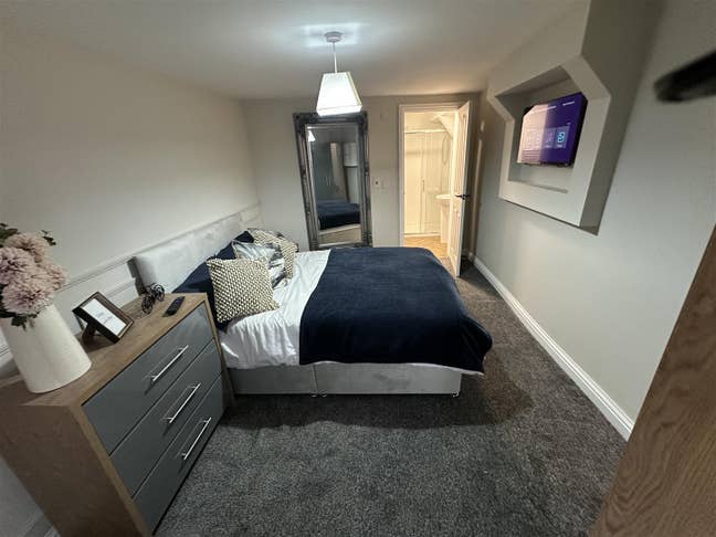 Stunning New Ensuite Room, Mansfield Main Photo