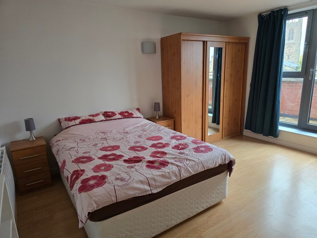 Large Room in Penthouse Apartment Main Photo