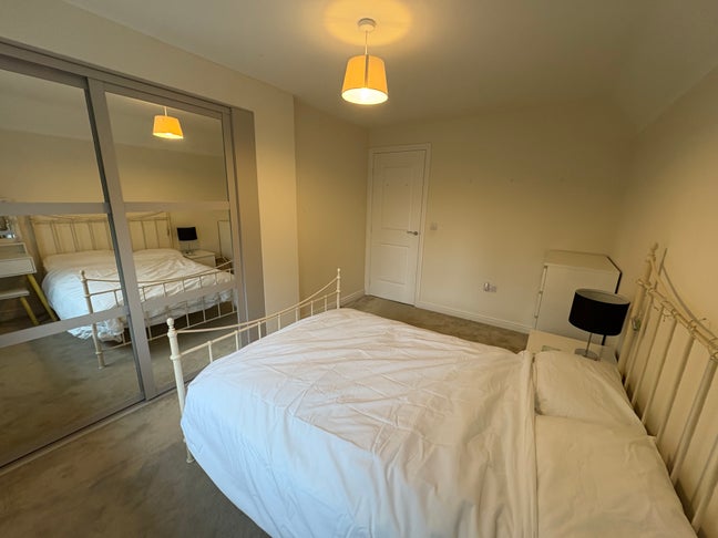 Home Share - 2 Double Rooms Main Photo