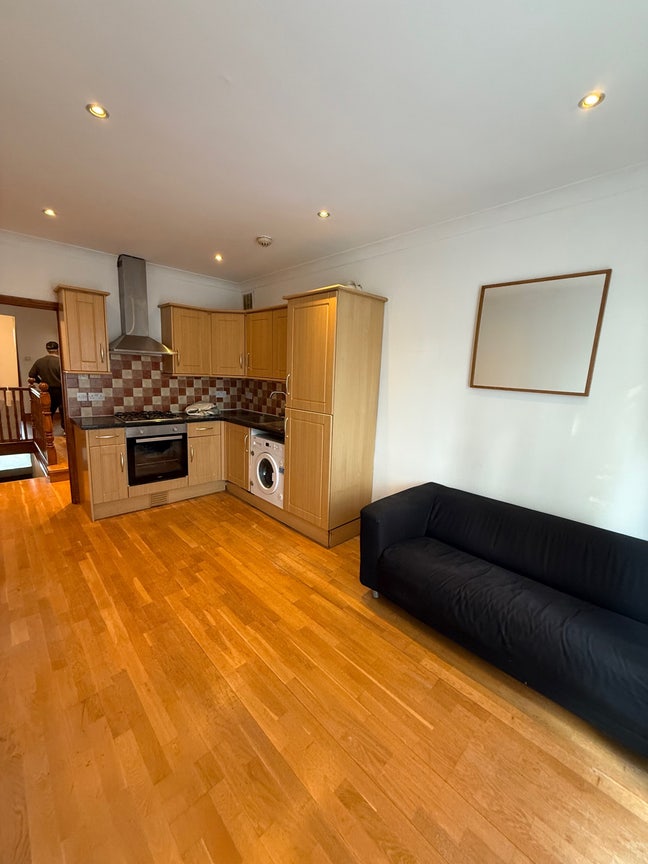 🏡 Spacious 2-Bed Flat – N4 (Manor House  Main Photo