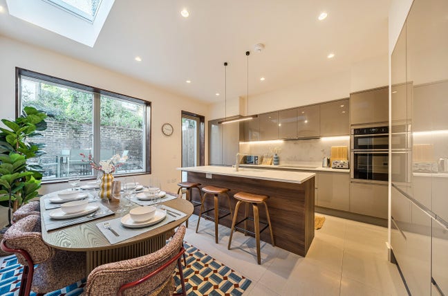 5 Stunning Bedrooms  available in Battersea Main Photo