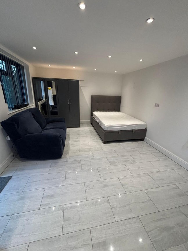 A Specious Newly Built Studio Including All Bills Main Photo