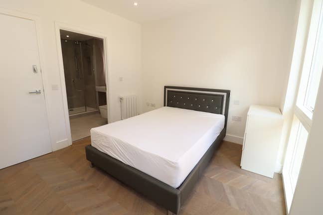  Stylish Ensuite Room in Greenwich – All Bills Inc Main Photo