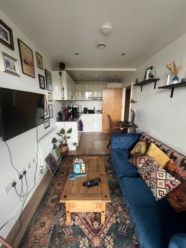 E2 Modern 1 bed flat, big balcony, Bethnal Green Main Photo