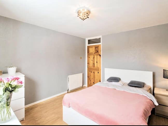 Bedroom available in a two bedroom flat Main Photo