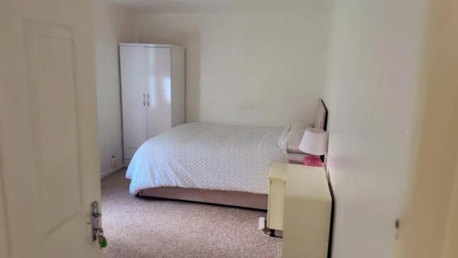 Spacious and Cosy Double Room for Rent in - RH11 Main Photo