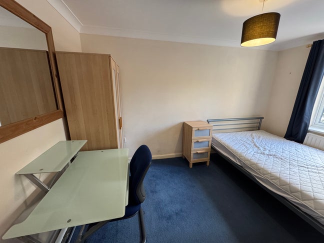 Double Room in Friendly Female Houseshare Main Photo