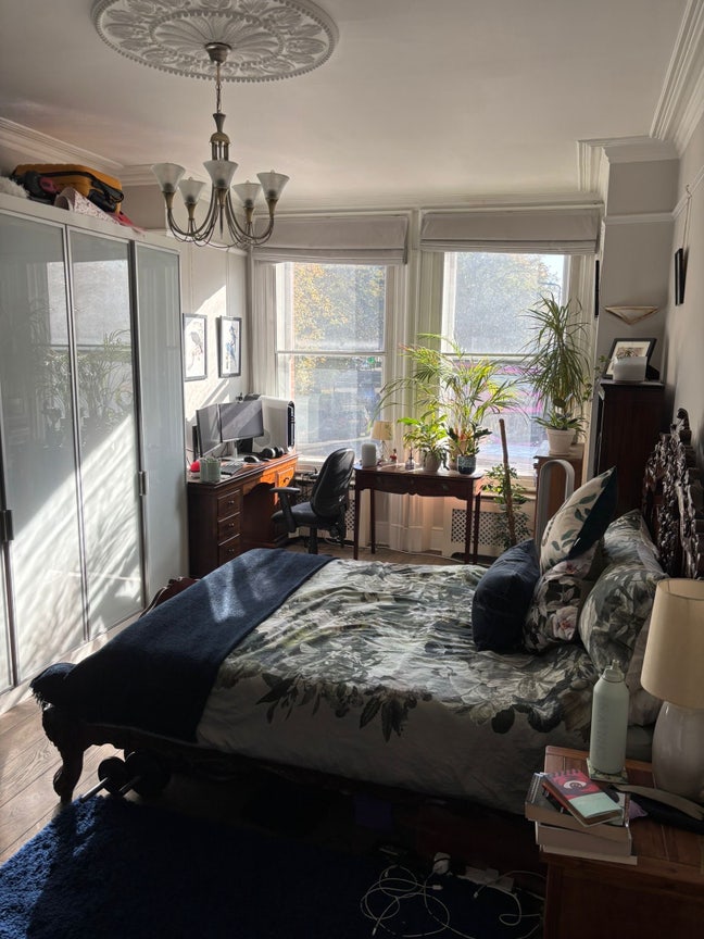 Huge room in Chiswick Main Photo