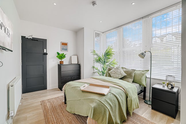 High End Rooms with Ensuite Main Photo