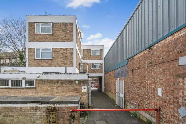 2 Bed Flat Main Photo