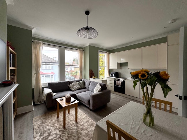 Bright Double Room - 5 Mins From Colliers Wood 🚇 Main Photo