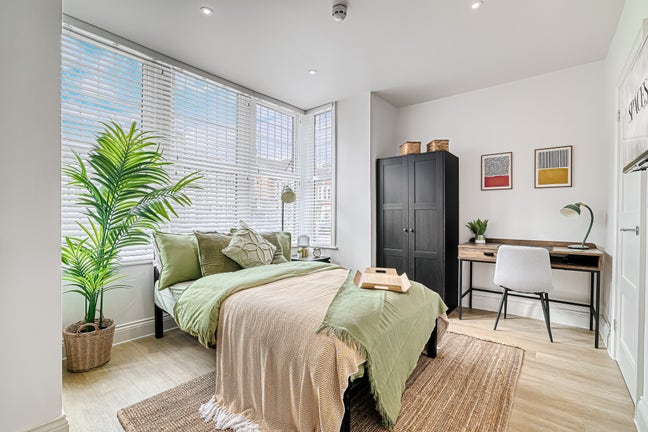High End Rooms with Ensuite Main Photo