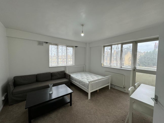 Double Room With Private Balcony at Whitechapel Main Photo