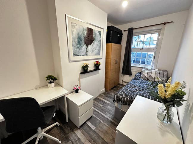 4 Single Rooms Close to the Station Main Photo
