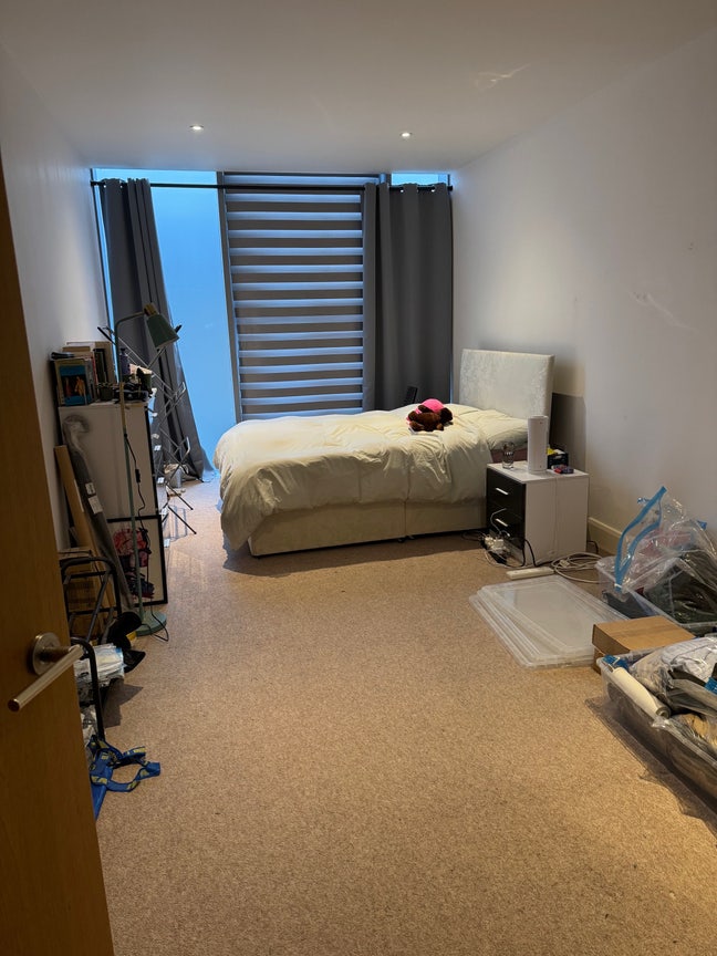 Spacious double bedroom for sublease (Greenwich)  Main Photo