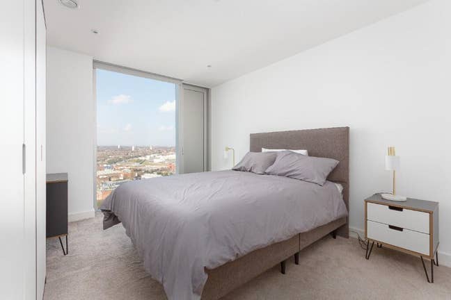 Looking for a female roommate  Main Photo