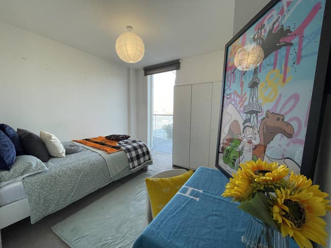 🏷️ £1,150 | Balcony Room in Stylish Flat | North  Main Photo