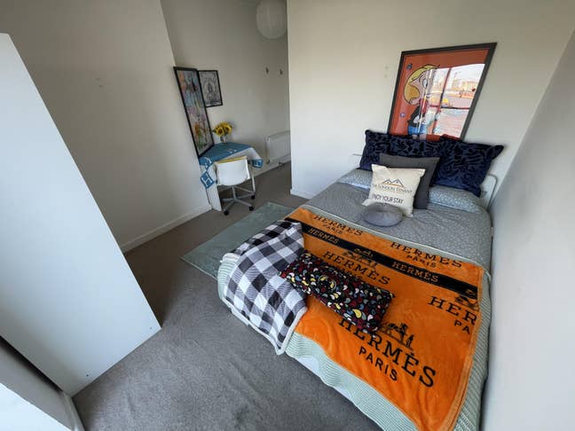 🏷️ £1,250 | Balcony Room in Stylish Flat | North  Main Photo