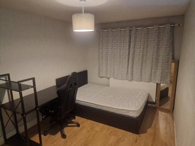 Double room nr Sutton High st Main Photo