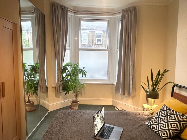 🏠 Furnished Large Rooms - Lounge & Garden 🌳  Main Photo