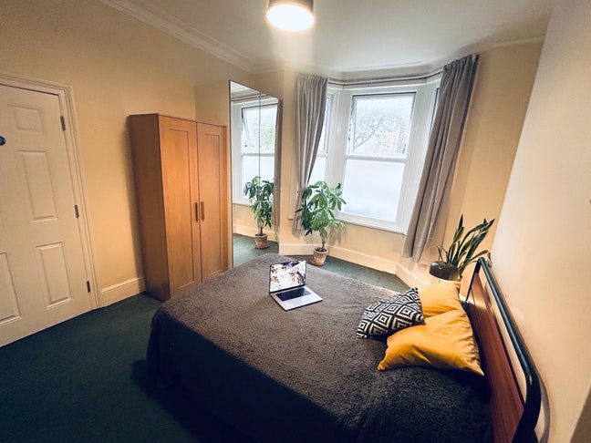 🏠 2 All Bills - Large Doubles - Lounge & Garden 🌳  Main Photo