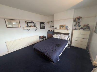 Large double room in 4 person house share Main Photo