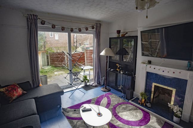 Double room in a spacious house with large garden Main Photo