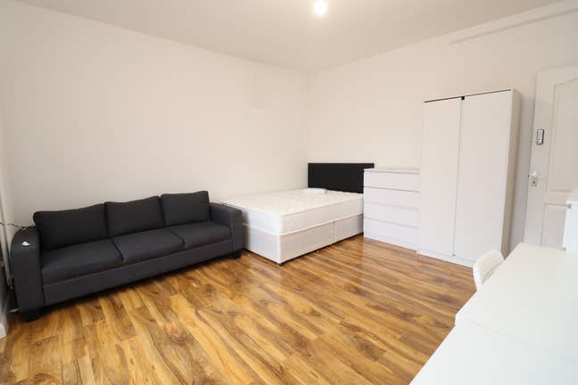 2 Rooms Available Now -  Streatham Hill  Main Photo
