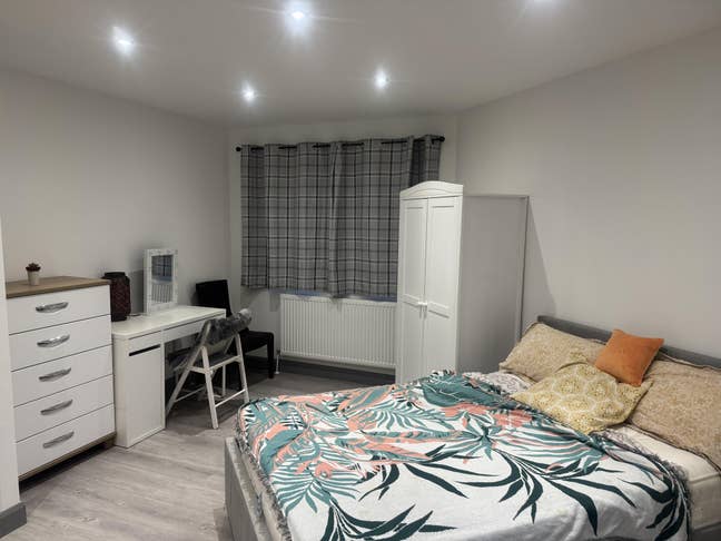 Brand New Large Modern spacious Studio Room Main Photo