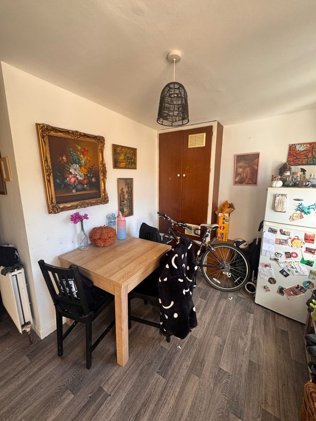 Room in quiet area!  Main Photo