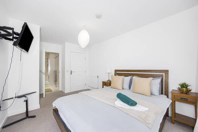 ⭐️ Cozy Ensuite Room Available in Canary Wharf ⭐️ Main Photo