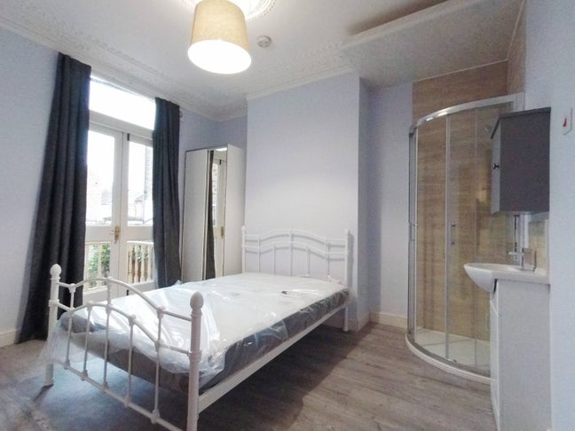 BD room in house share,  2 mins walk to wood green Main Photo