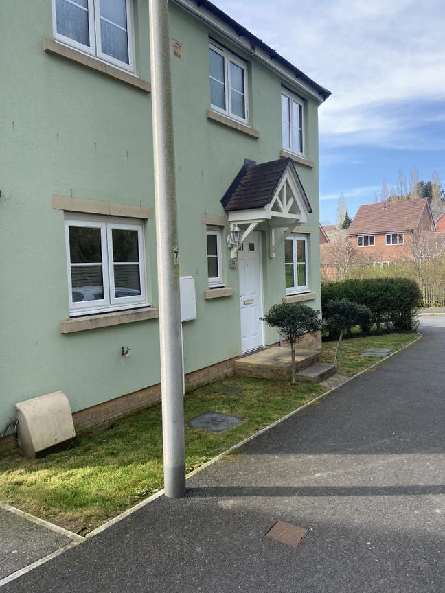Lovely Double Room in Quiet Home in Highweek Main Photo