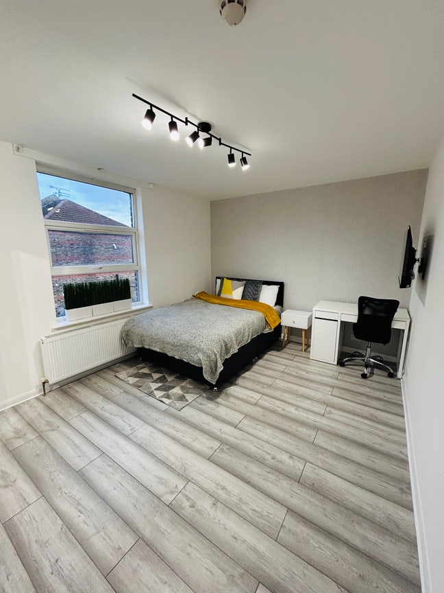 Beautiful, Modern Single Bedroom in Zone 2 Main Photo