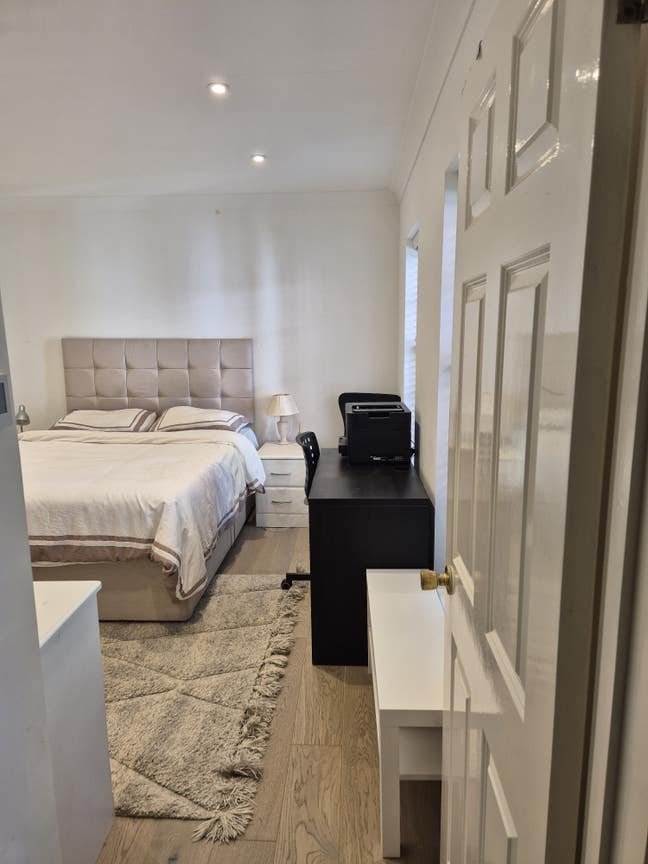 Stunning Large Bedroom in Prime Bracknell Location Main Photo