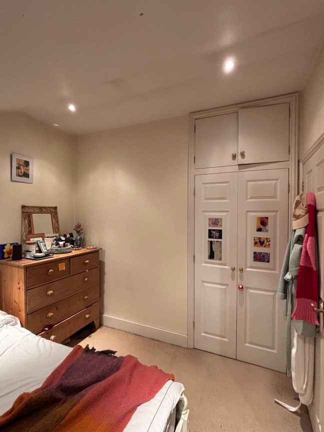 Double Room in All Female House Professional Only Main Photo