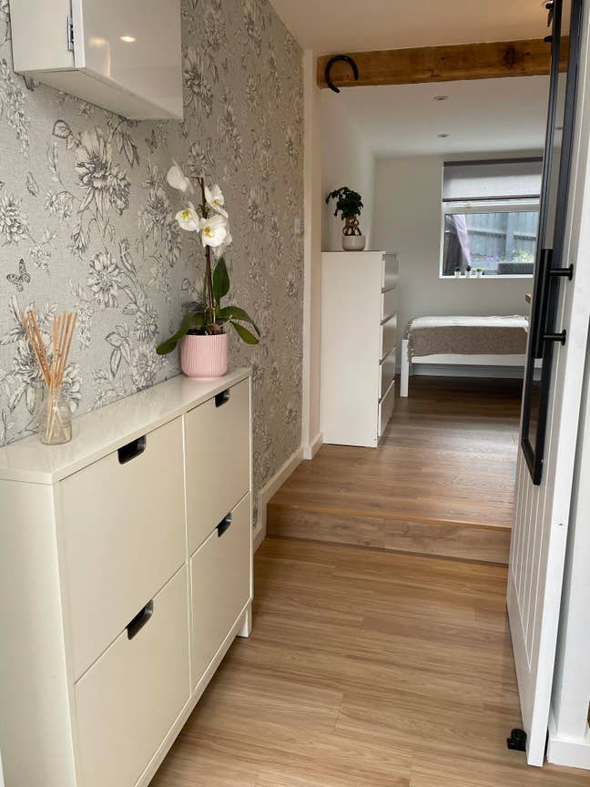 Newly renovated mini studio flat Main Photo