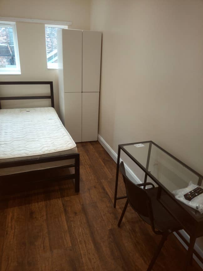 ST6/Burslem. BARGAIN. Single + Smart TV+ Gym Main Photo