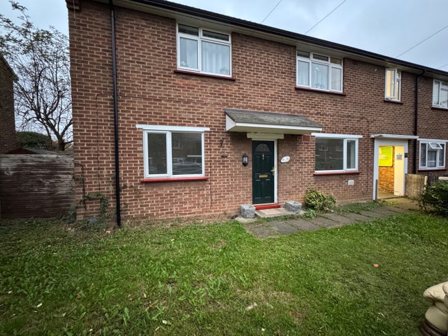 Modern 2-Bed Flat Near Bedford Town Centre Main Photo