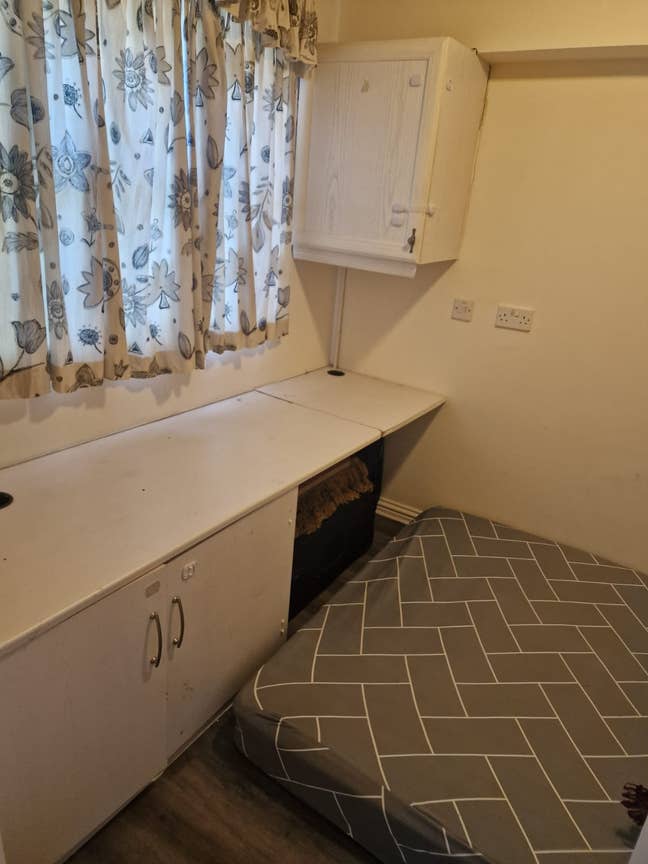 It's a single room. Very clean  Main Photo