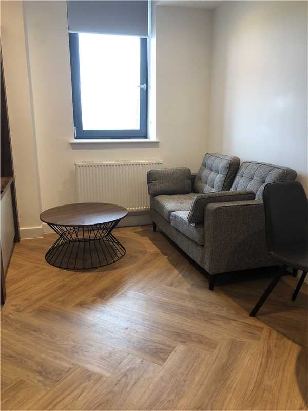 Leeds Q3, one bedroom and living room Main Photo