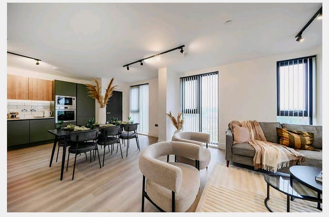 Luxurious 3-Bedroom Apartment in North Kensington  Main Photo
